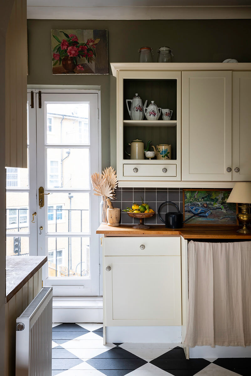 Pastel Colors in a Vintage London Home 5 kitchen-dark-gray-walls-checkerboard-painted-floorboards-nordroom