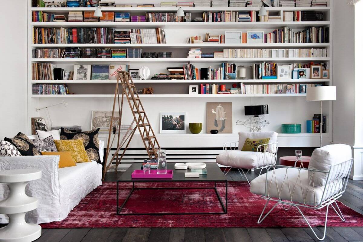 Pantone Color of the Year 2023: Interior Design Inspiration 4 living-room-pink-rug-bookshelfs-viva-magenta-pantone-color-year-2023-nordroom