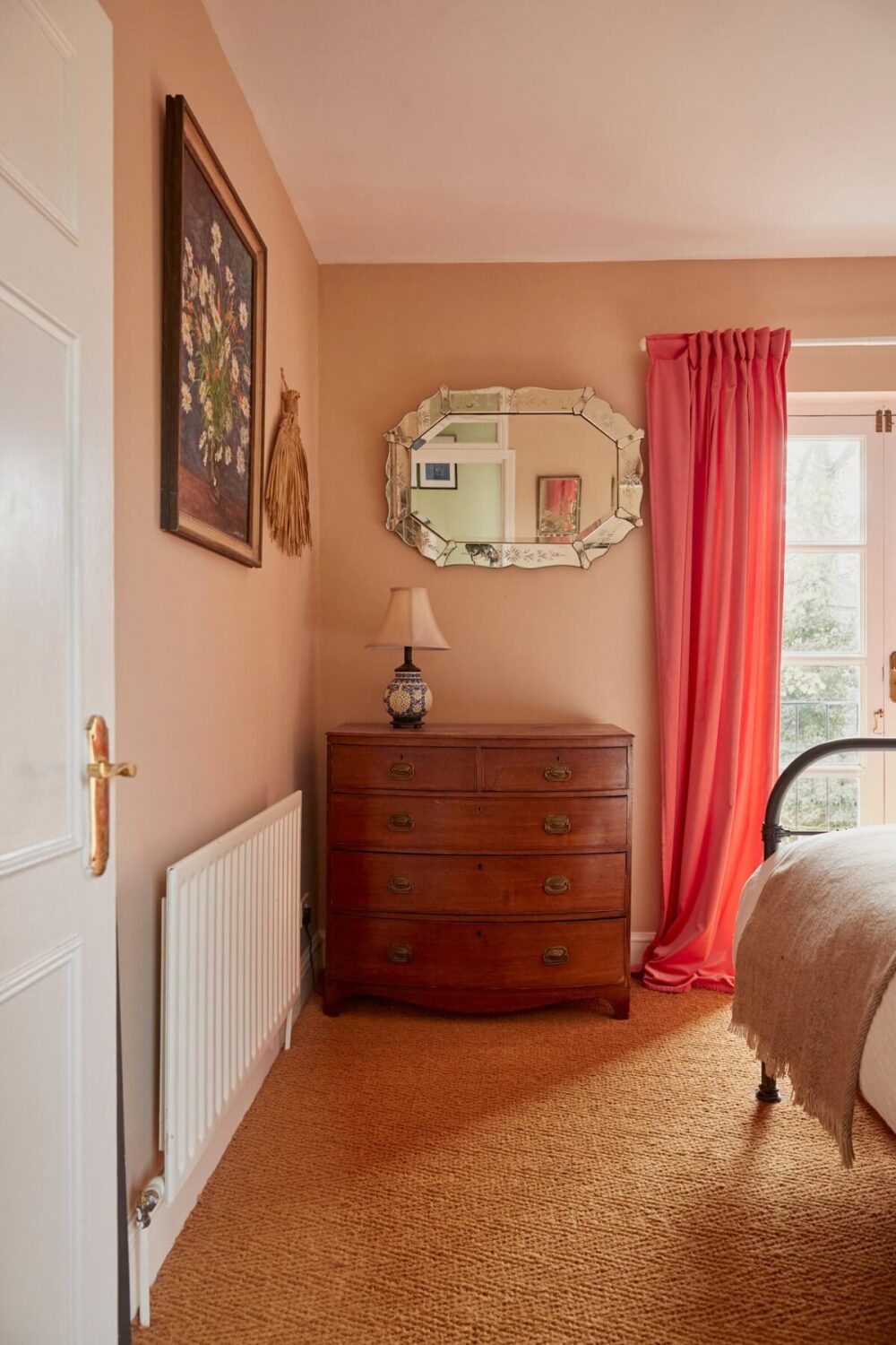 Pastel Colors in a Vintage London Home 9 pink-bedroom-vintage-apartment-london-nordroom