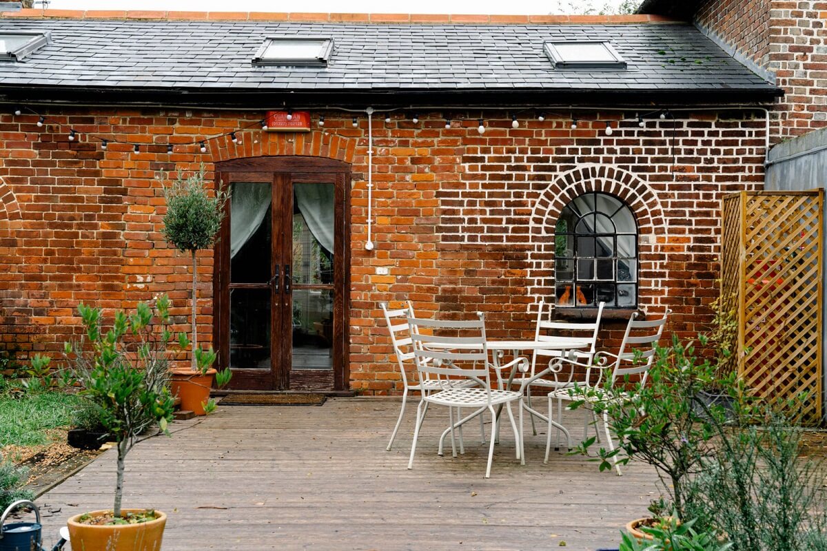 An English Barn Conversion Decorated in Green and Blue 19 terrace-barn-converted-nordroom