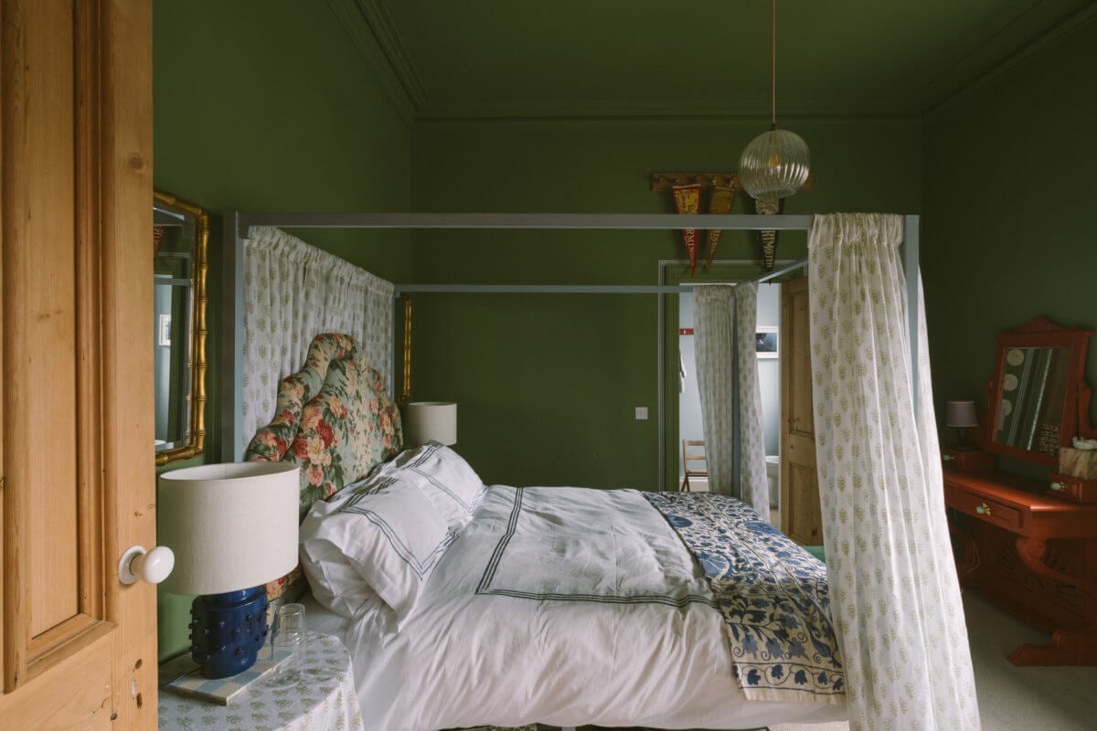 A Colorful Vintage Eclectic Home in England 20 vintage-bedroom-green-walls-ceiling-canopy-bed-nordroom