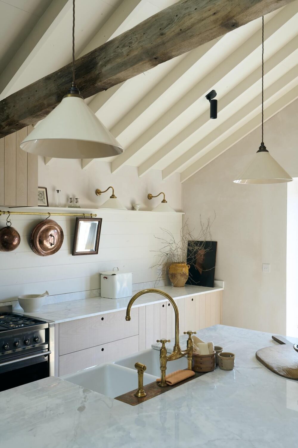 A deVOL Sebastian Cox Kitchen in a 17th Century Barn House 4 Kitchen-Island-The-Sebastian-Cox-Kitchen-deVOL-nordroom