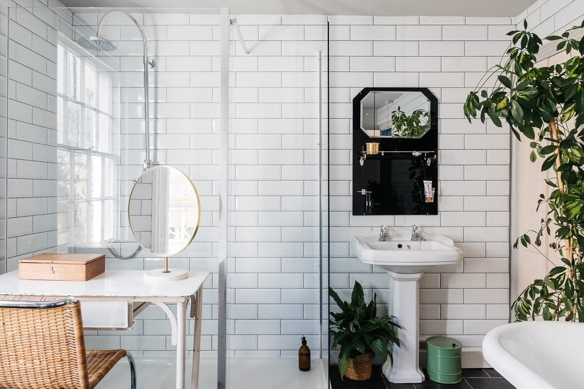 Colorful Rooms in a Historic English Home 15 bathroom-white-subway-tiles-vanity-table-nordroom