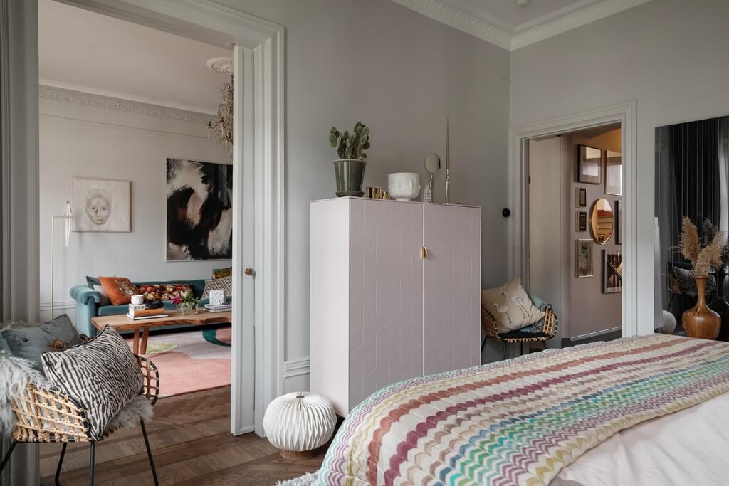A Classic Swedish Apartment with Light Gray Walls 17 bedroom-light-gray-classic-nordic-apartment-nordroom