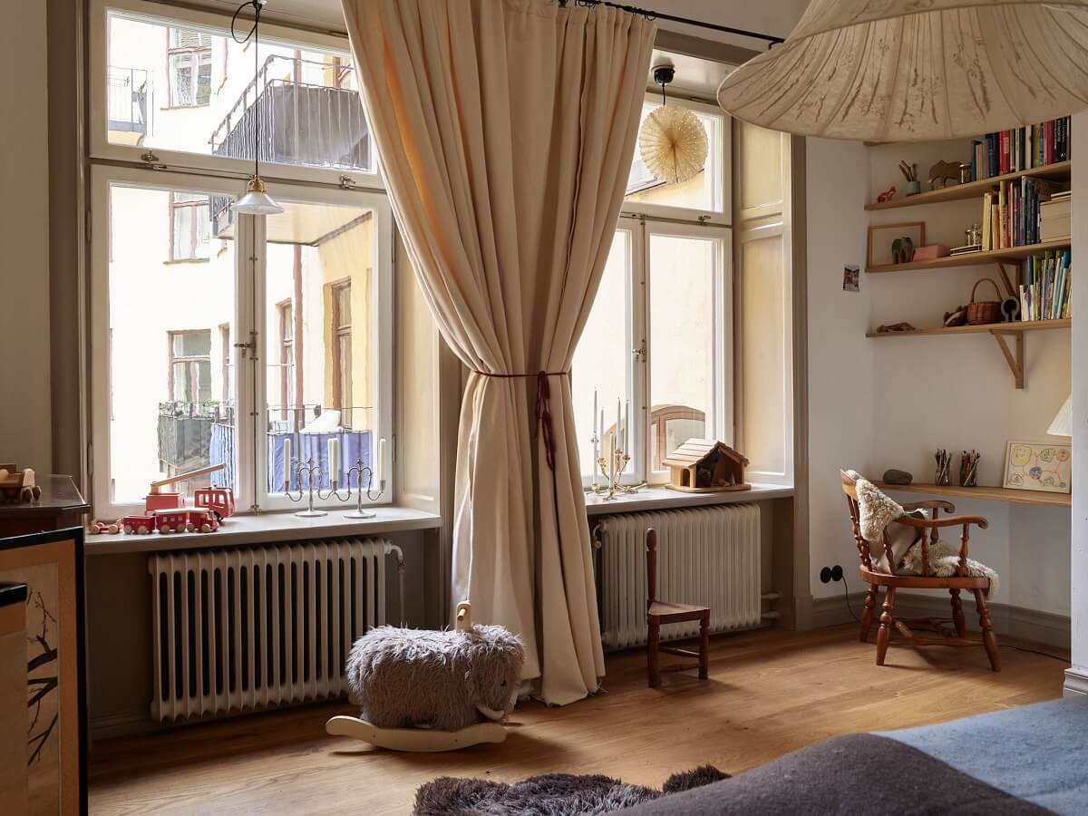 A Beige Vintage Apartment in Stockholm 14 bedroom-small-home-office-nook-beige-aesthetic-nordroom