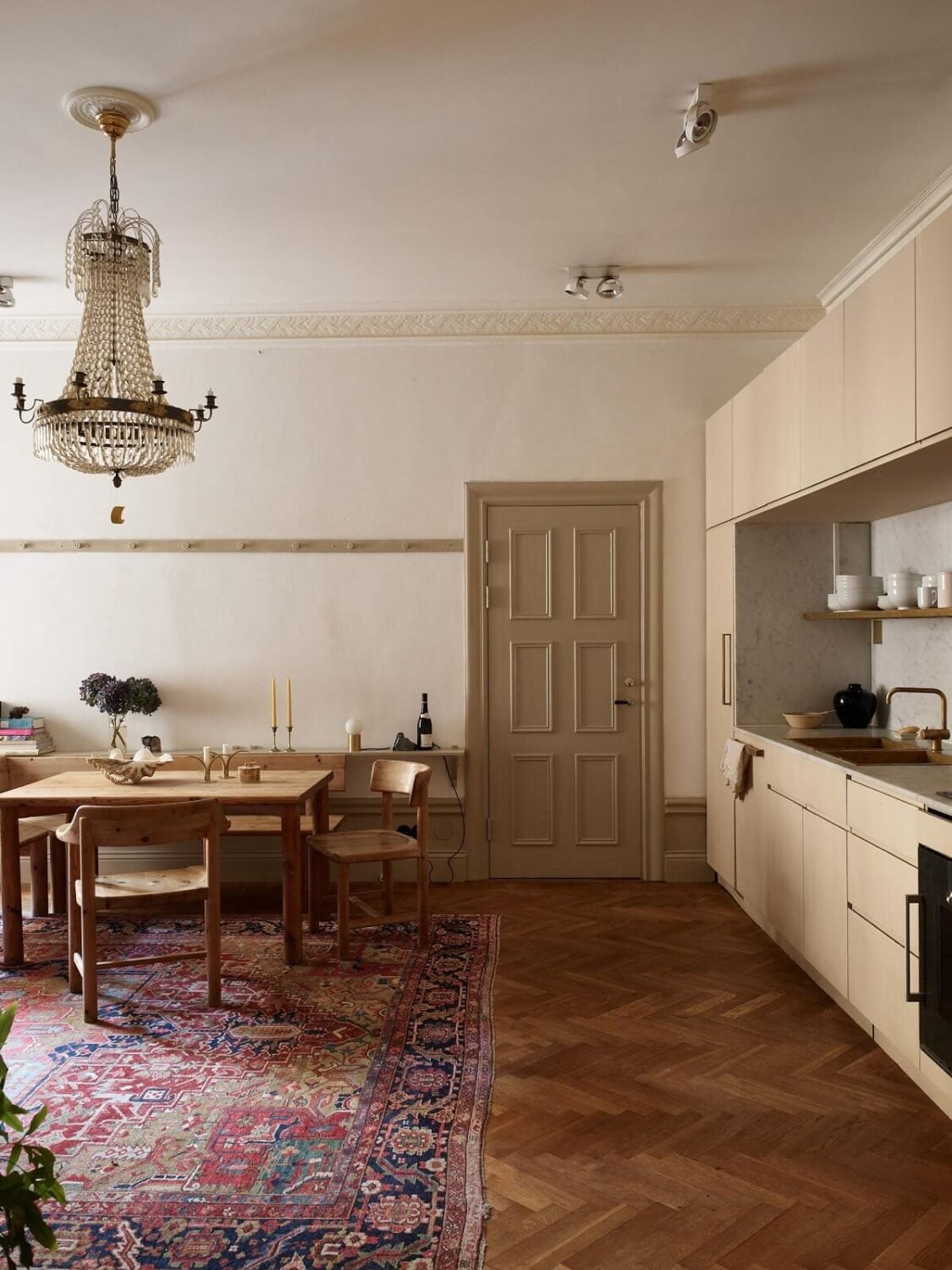 A Beige Vintage Apartment in Stockholm 7 beige-vintage-home-wooden-herringbone-floor-large-rug-nordroom