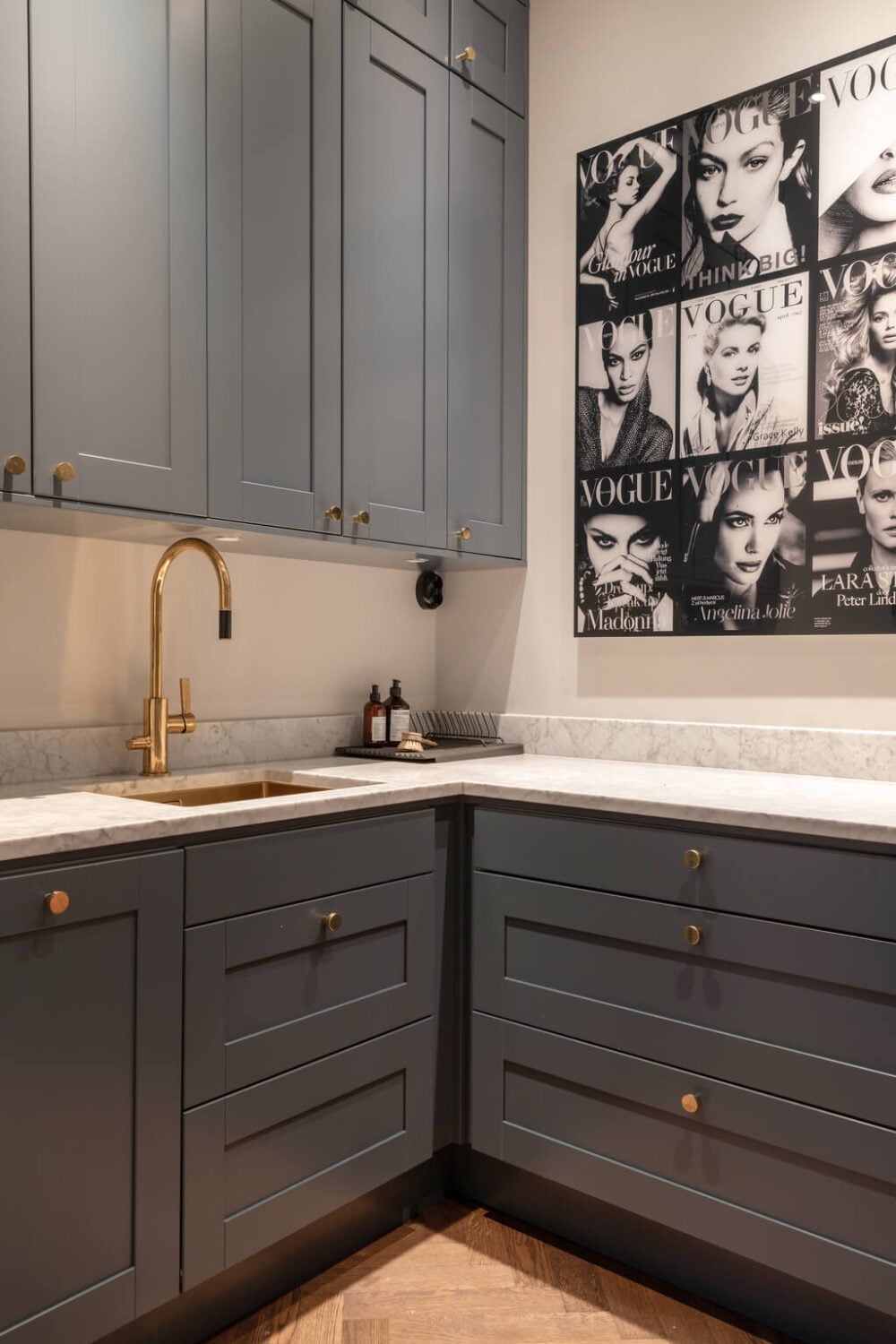 A Classic Swedish Apartment with Light Gray Walls 11 brass-fixtures-small-gray-kitchen-nordroom