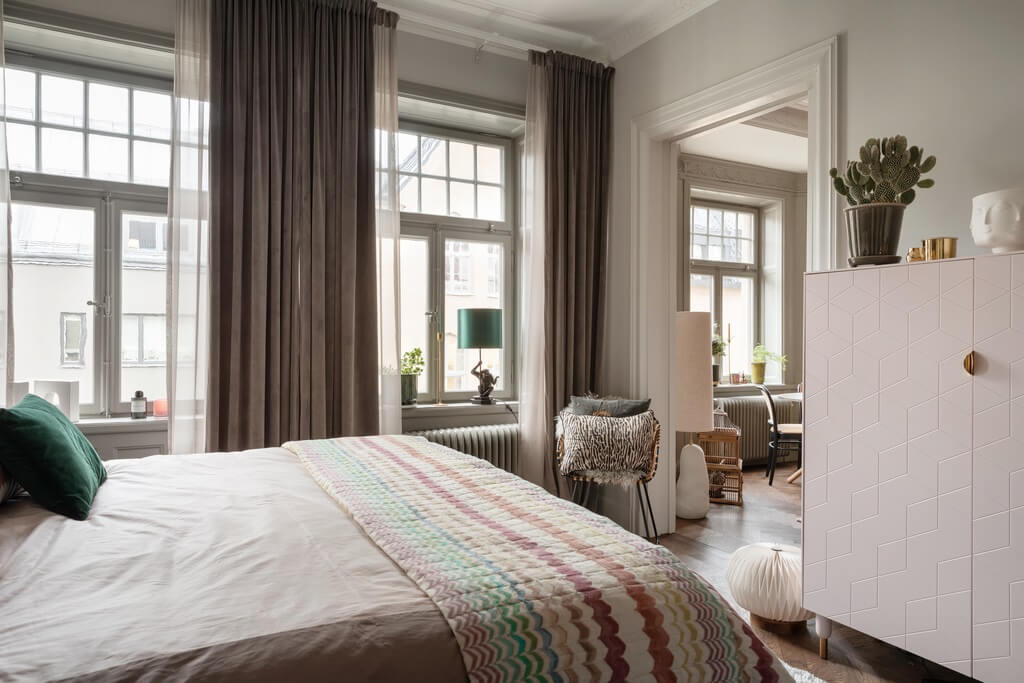 A Classic Swedish Apartment with Light Gray Walls 15 classic-nordic-apartment-light-gray-walls-nordroom