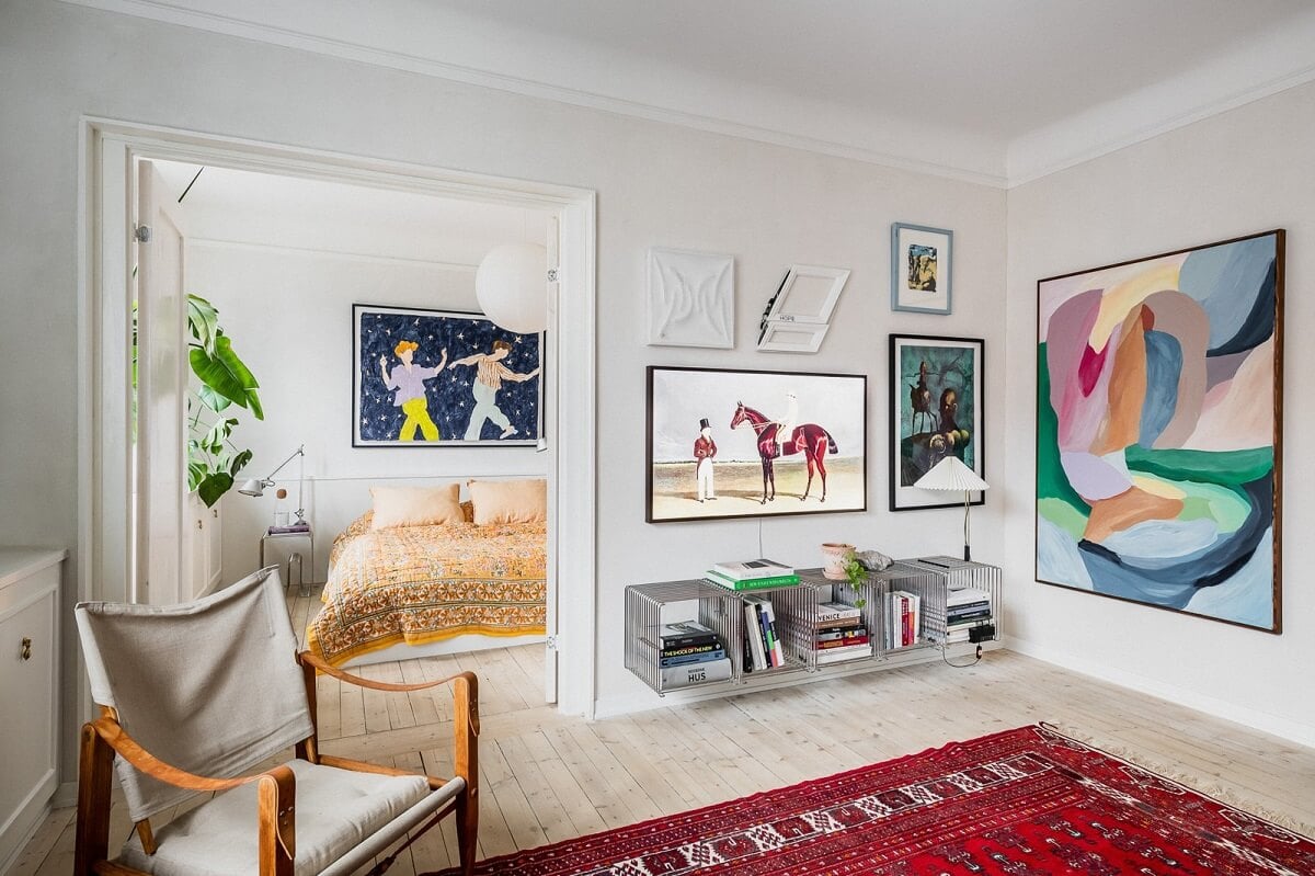 An Oslo Apartment with Custom Made Storage Solutions 5 colorful-art-living-room-bedroom-nordroom
