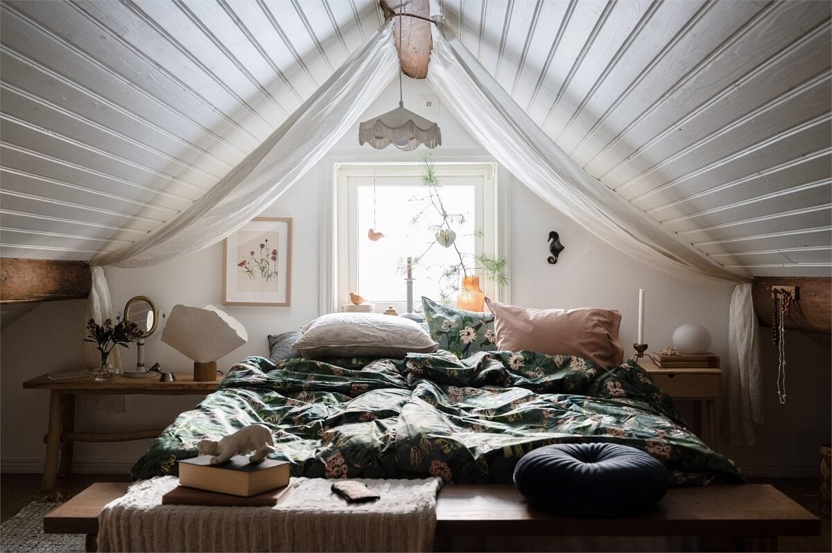 A Charming Countryside Villa in Sweden 21 cozy-attic-bedroom-slanted-ceiling-country-house-sweden-nordroom