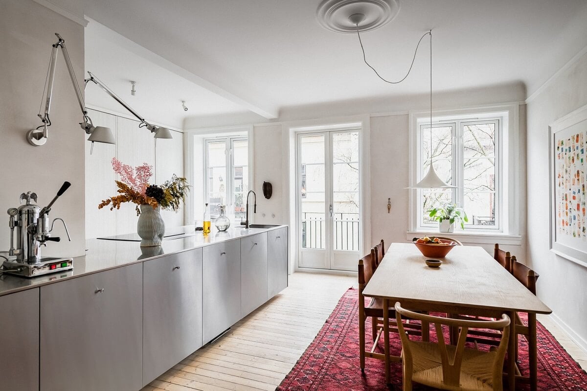 An Oslo Apartment with Custom Made Storage Solutions 10 design-kitchen-scandinavian-style-pink-rug-dining-space-nordroom