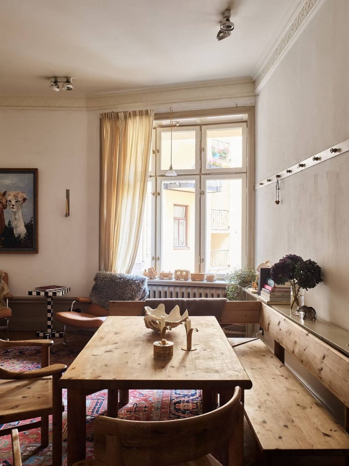 A Beige Vintage Apartment in Stockholm 6 dining-area-vintage-living-room-wooden-bench-nordroom