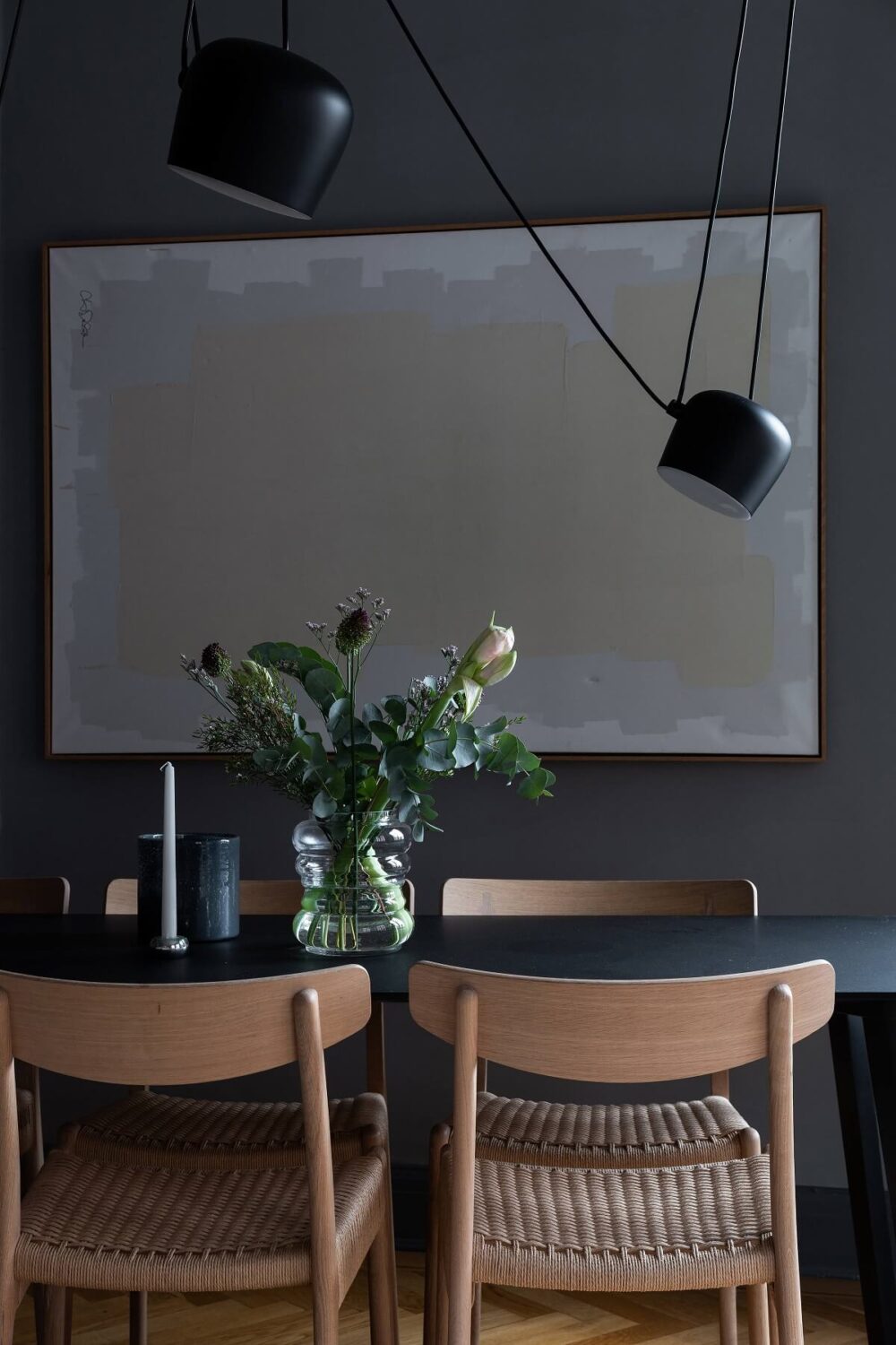 A Stylish Gray Apartment in Stockholm 7 dining-table-flos-pendant-nordic-home-nordroom