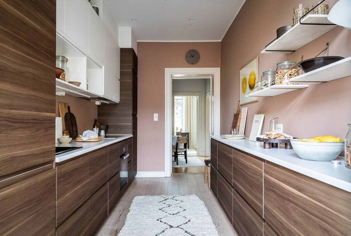 An Oslo Apartment Painted in Warm Color Tones 12 kitchen-wooden-cabinets-open-shelves-earthy-wall-nordroom