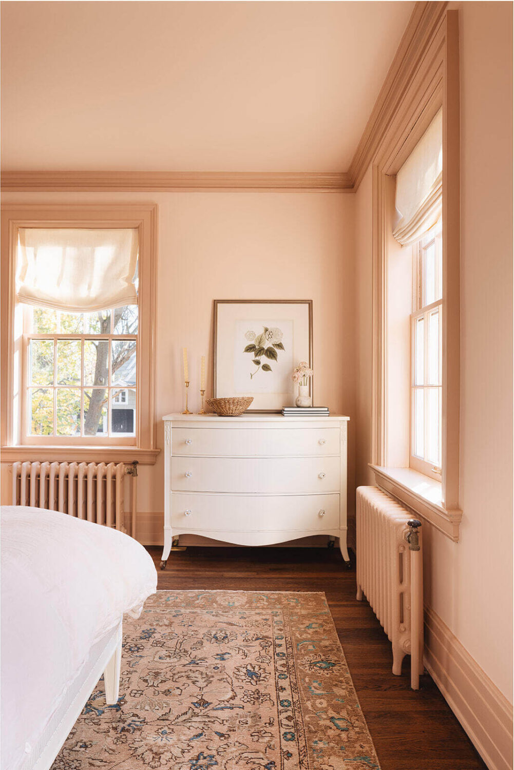 A Classic 1930s Home in Grand Rapids Designed by Jean Stoffer 33 light-pink-bedroom-area-rug-wooden-floor-nordroom