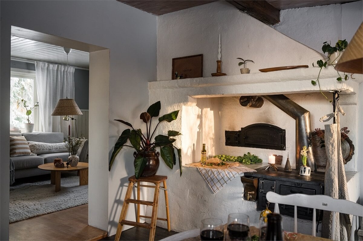 A Charming Countryside Villa in Sweden 7 old-fashioned-stove-swedish-countryhouse-nordroom