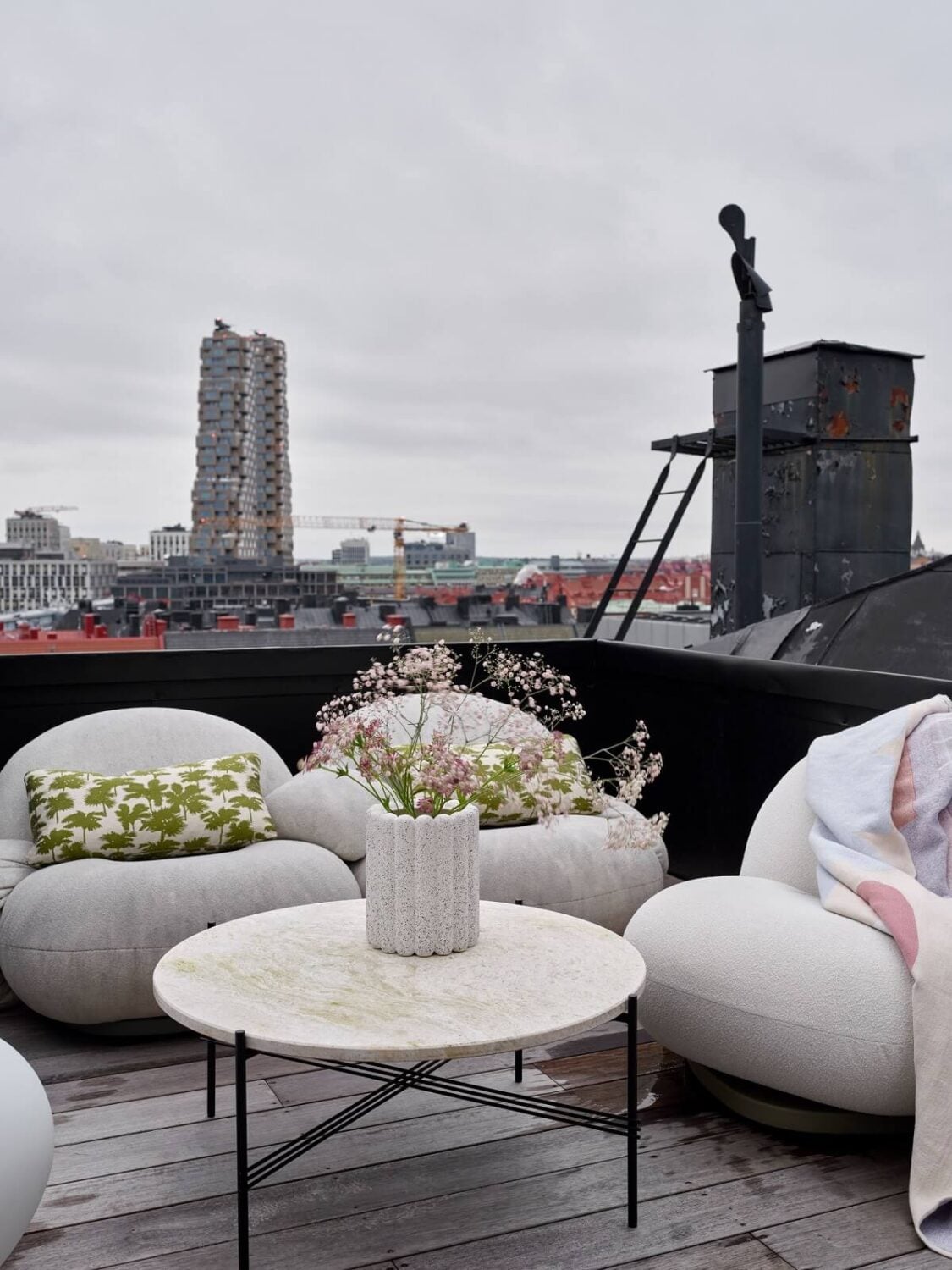 Pastel Color Accents in a Scandinavian Penthouse Apartment 18 roof-terrace-pastel-penthouse-apartment-nordroom