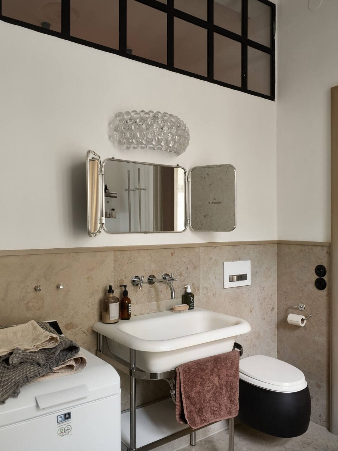 A Beige Vintage Apartment in Stockholm 23 small-bathroom-black-toilet-nordroom