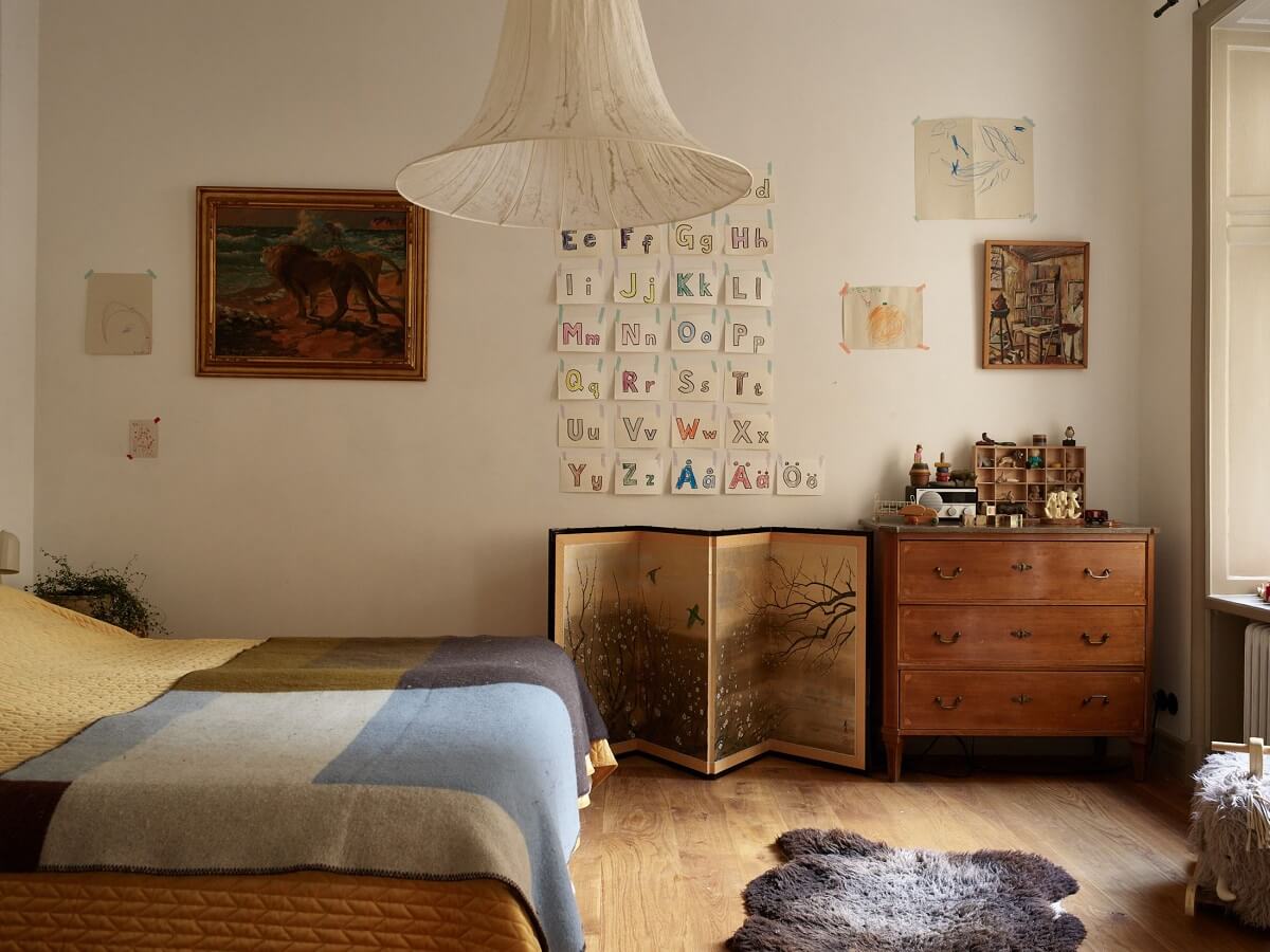 A Beige Vintage Apartment in Stockholm 13 vintage-bedroom-beige-nordroom