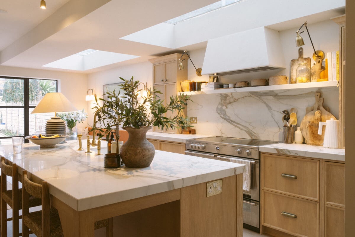 A Serene Renovated Victorian House in London 8 american-solid-oak-kitchen-marble-backsplash-shelf-skylight-nordroom
