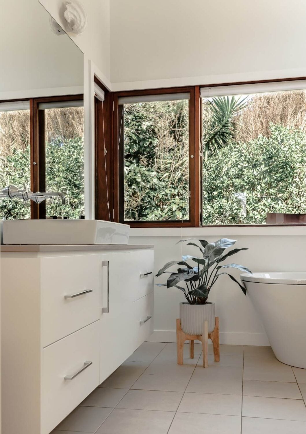 Oyster Catcher Huskisson: A Sustainable Beach House in Australia 26 bathroom-white-vanity-beach-house-nordroom
