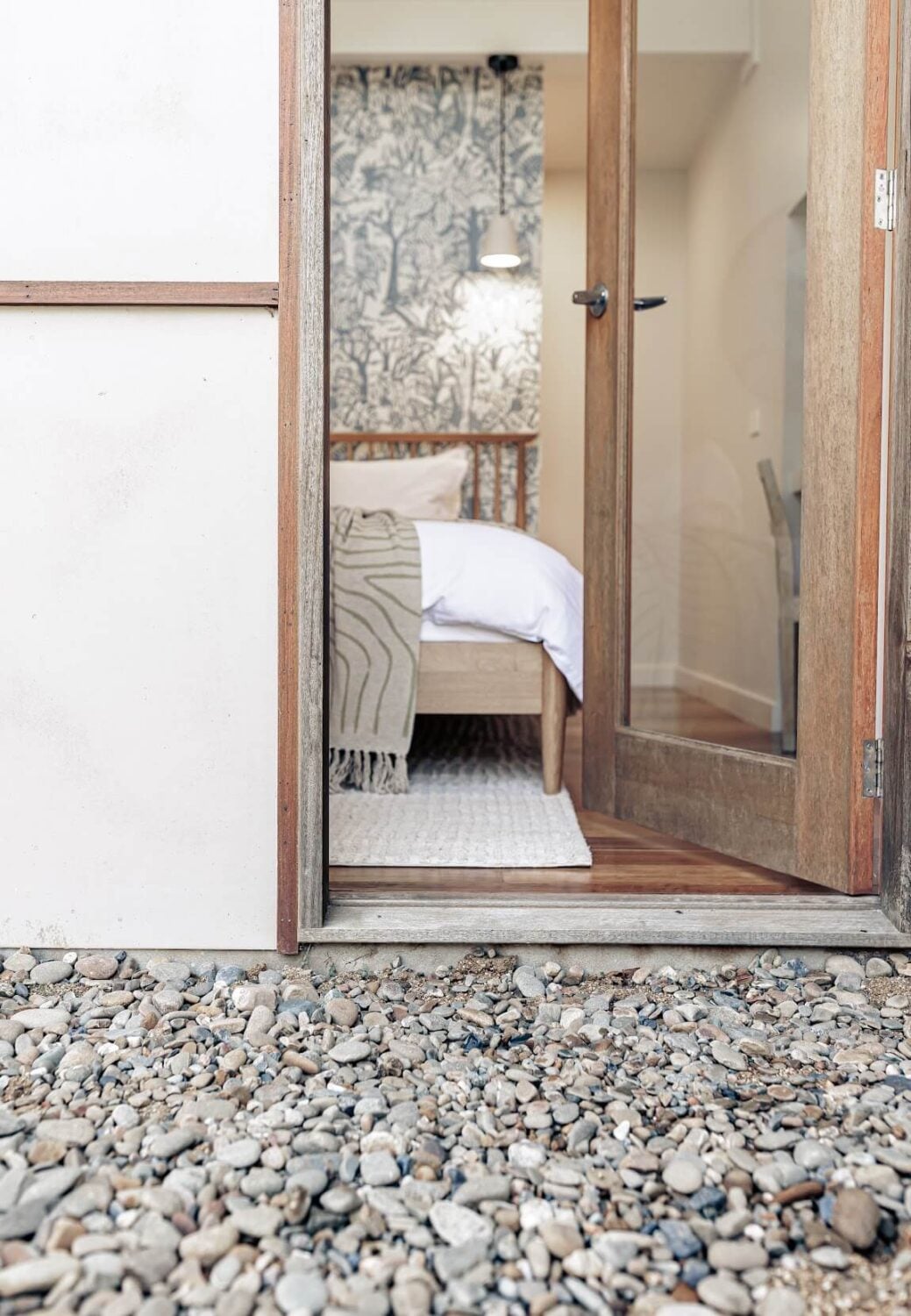 Oyster Catcher Huskisson: A Sustainable Beach House in Australia 17 bedroom-terrace-wallpaper-beachhouse-nordroom