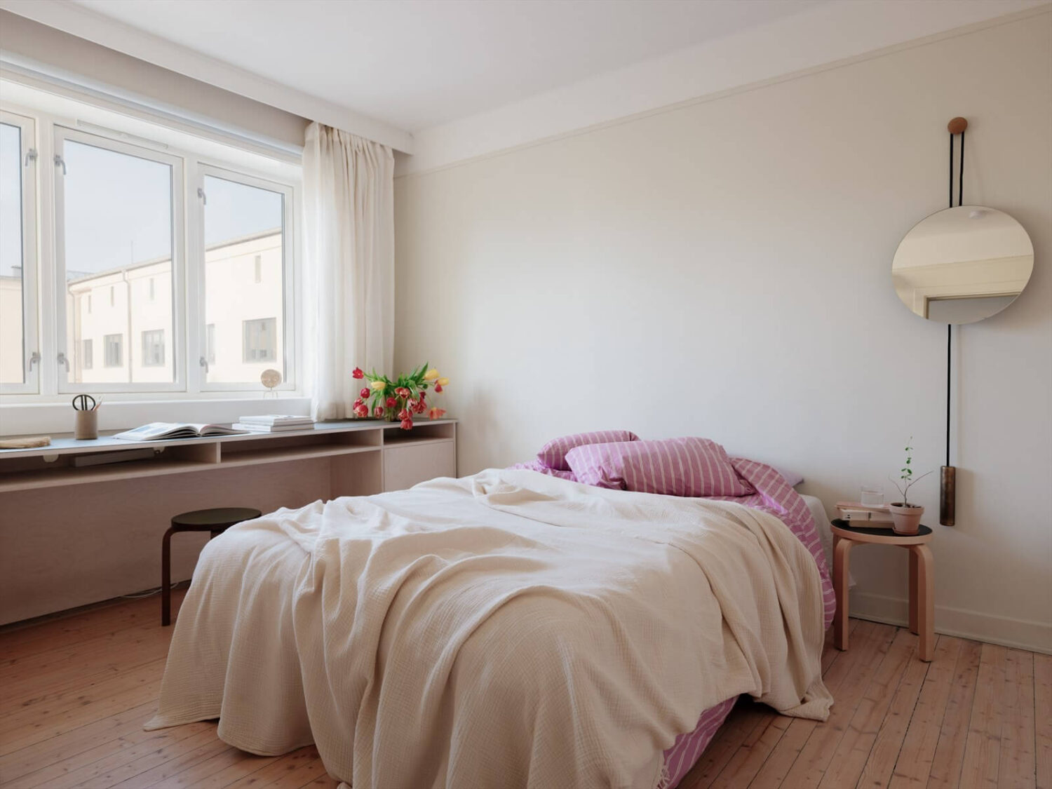 A Modern Oslo Apartment with Custom Furniture and Storage 12 beige-bedroom-with-built-in-desk-nordroom