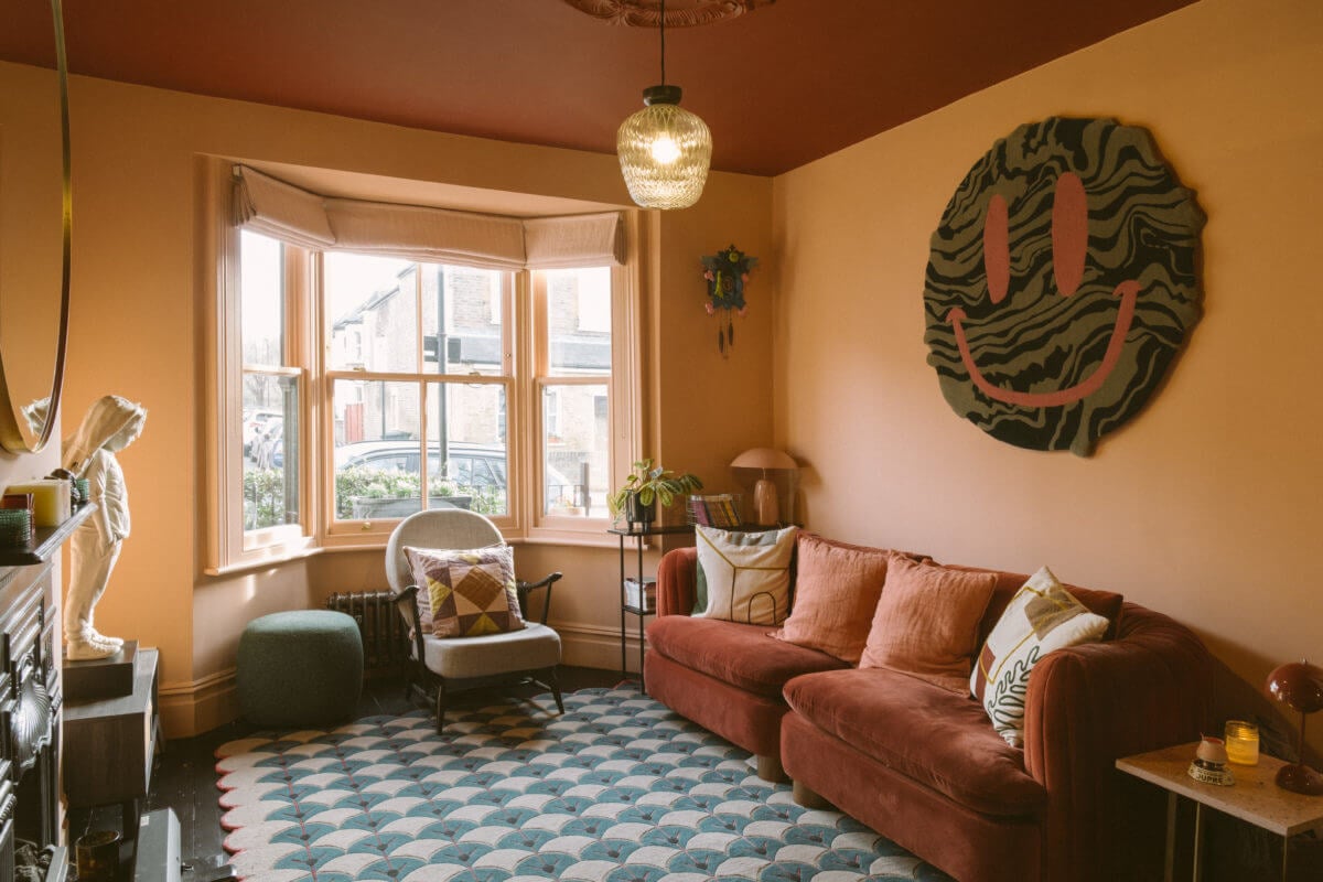 A Victorian House in London Decorated in Warm Color Tones 16 colorful-living-room-bay-window-ochre-yellow-walls-nordroom