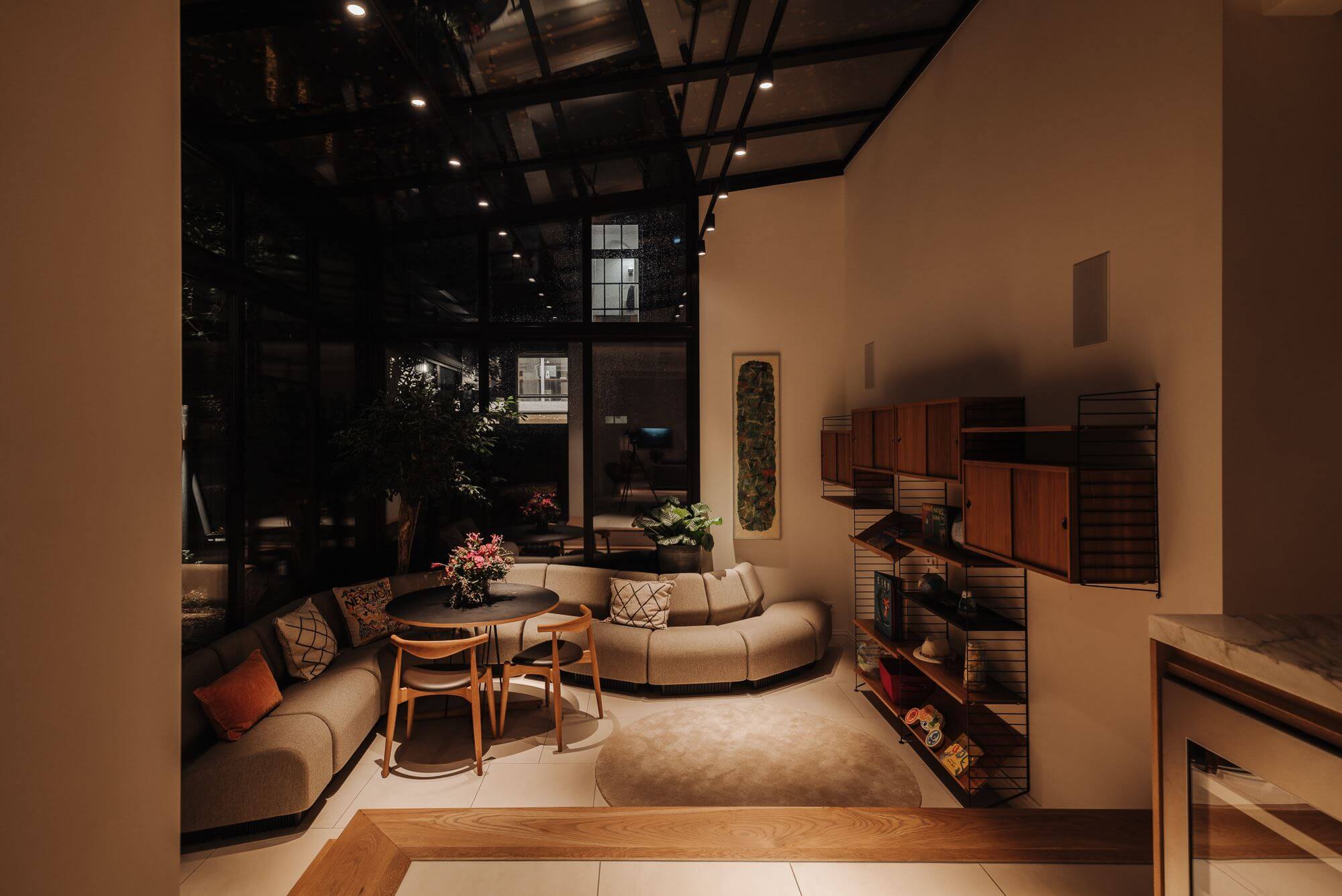 curved-built-in-bench-skywindows-nordroom