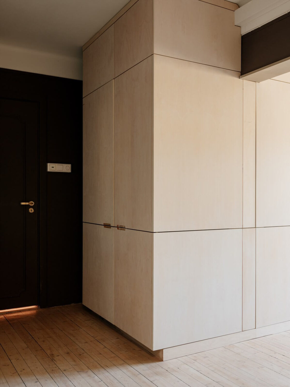 A Modern Oslo Apartment with Custom Furniture and Storage 18 custom-cabinets-oslo-apartment-nordroom