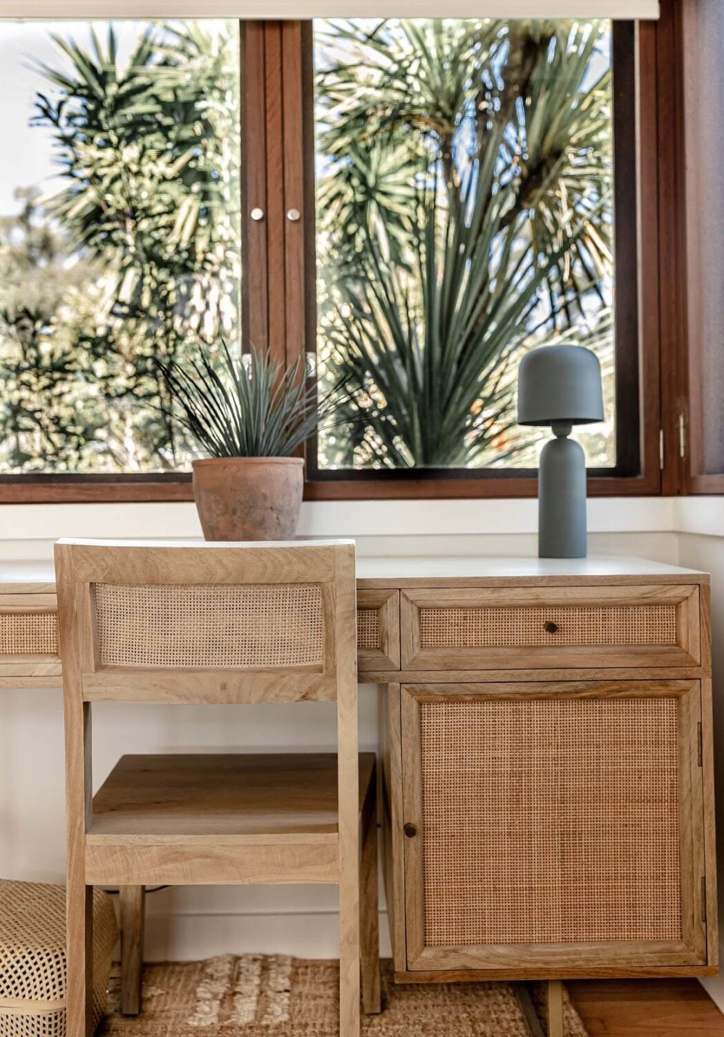 Oyster Catcher Huskisson: A Sustainable Beach House in Australia 11 desk-beach-house-australia-nordroom