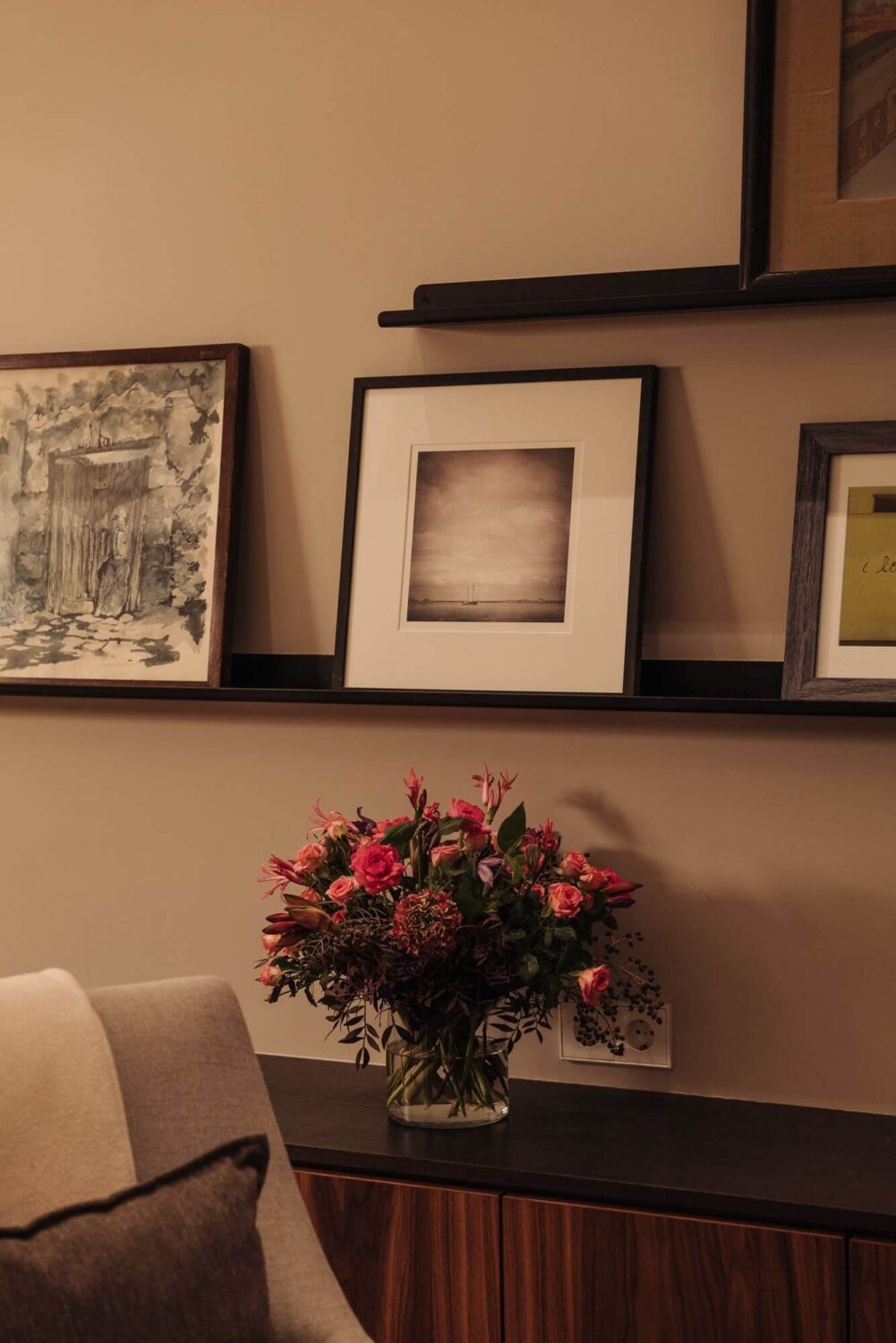 A Luxurious Canal Home in Amsterdam 10 detail-picture-ledges-amsterdam-home-nordroom
