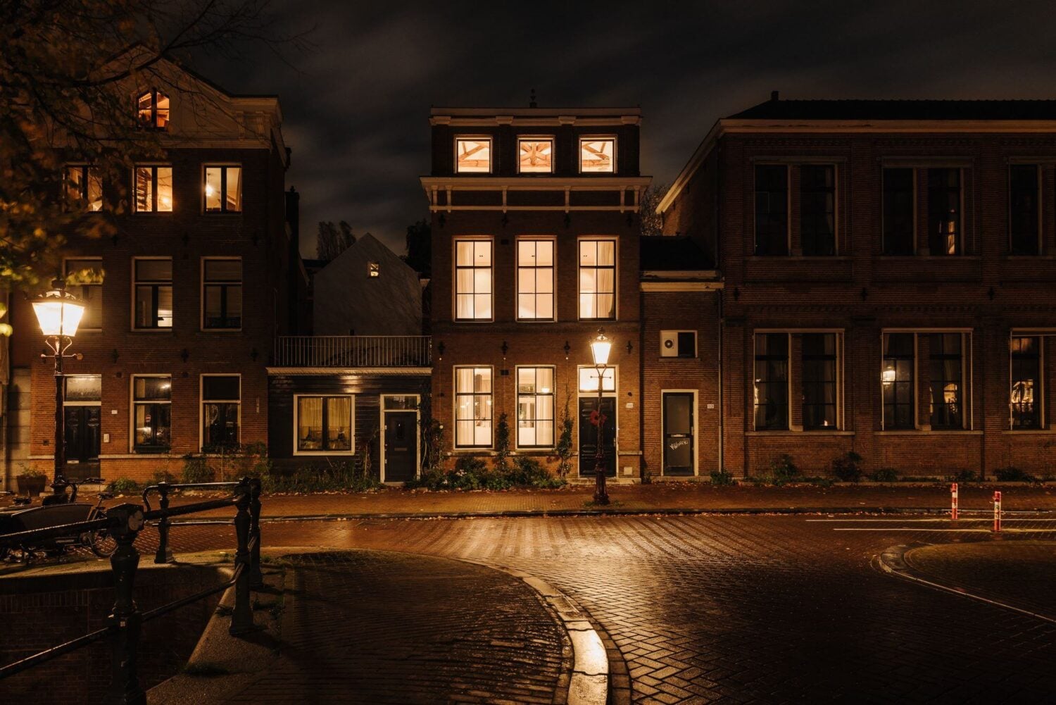 A Luxurious Canal Home in Amsterdam 21 exterior-at-night-amsterdam-home-nordroom