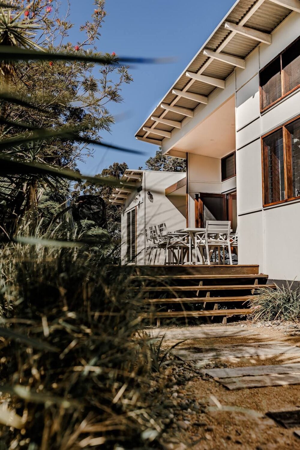 Oyster Catcher Huskisson: A Sustainable Beach House in Australia 32 exterior-garden-terrace-beach-house-australia-nordroom