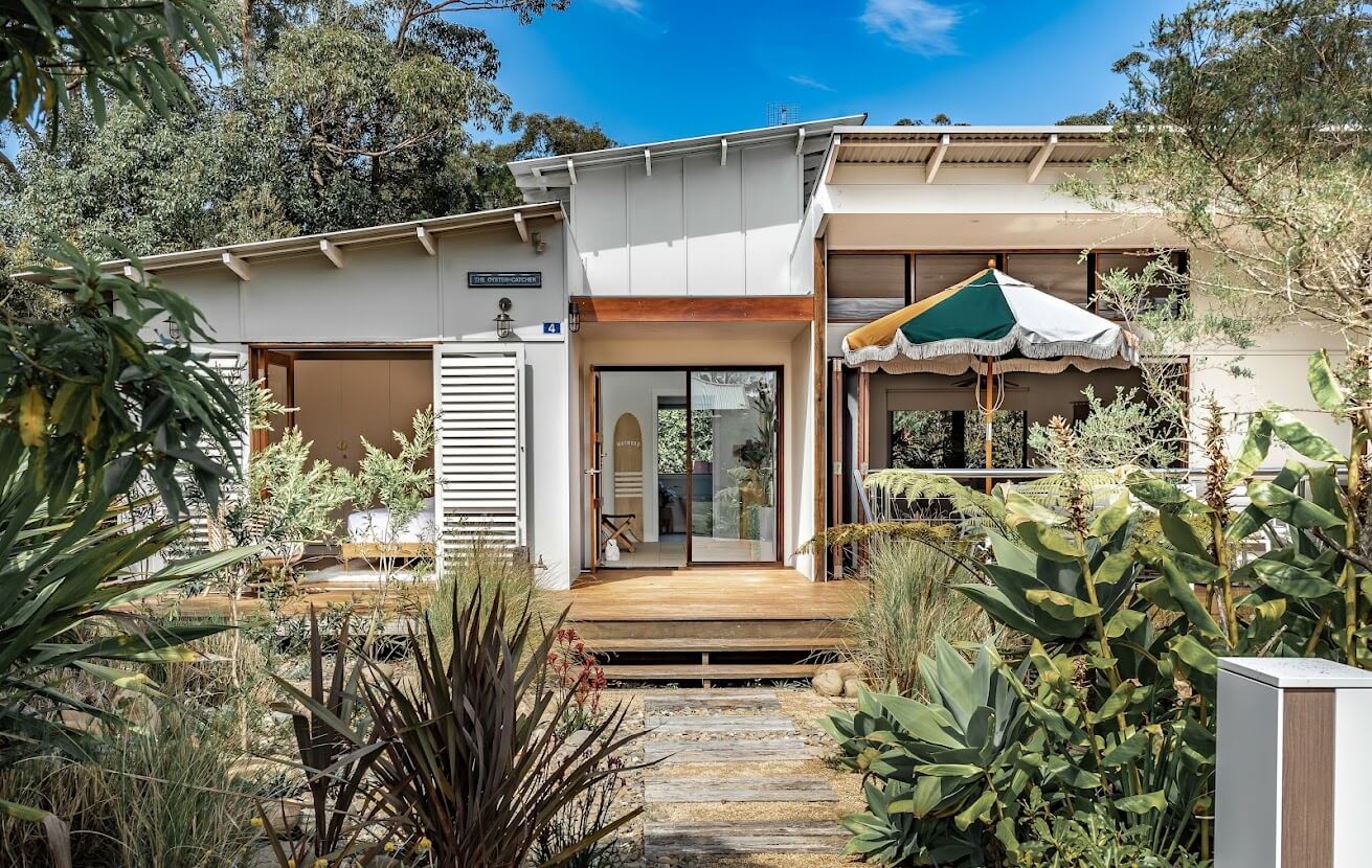 Oyster Catcher Huskisson: A Sustainable Beach House in Australia 1 exterior-terrace-beach-house-the-oyster-catcher-australia-nordroom
