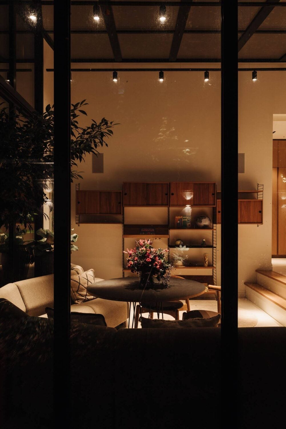 A Luxurious Canal Home in Amsterdam 6 glass-dining-room-amsterdam-home-nordroom