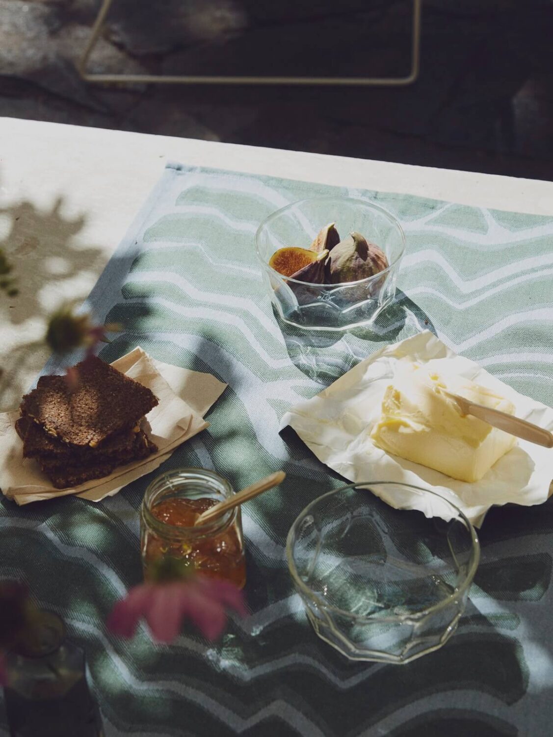 IKEA & Marimekko: BASTUA Limited Collection 16 ikea-marimekko-bastua-collection-glassware-table