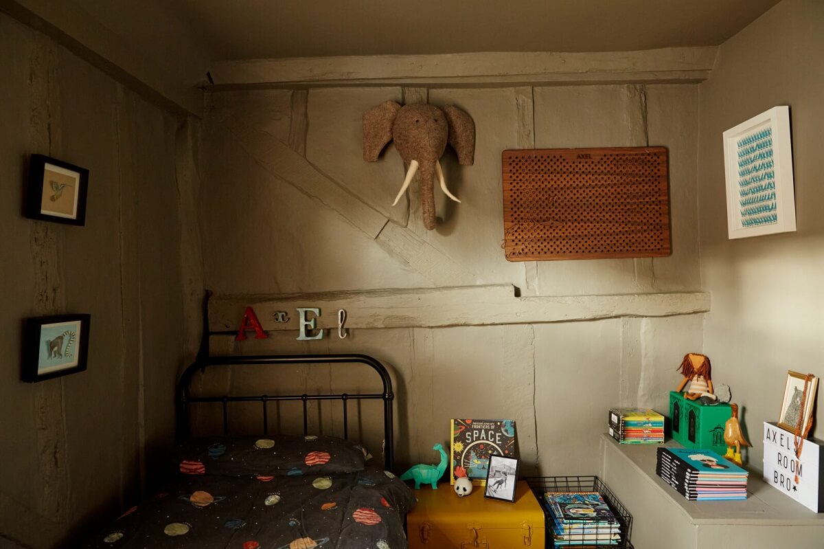 A Pink English Home That's Brimming with History 21 kids-bedroom-gray-walls-nordroom