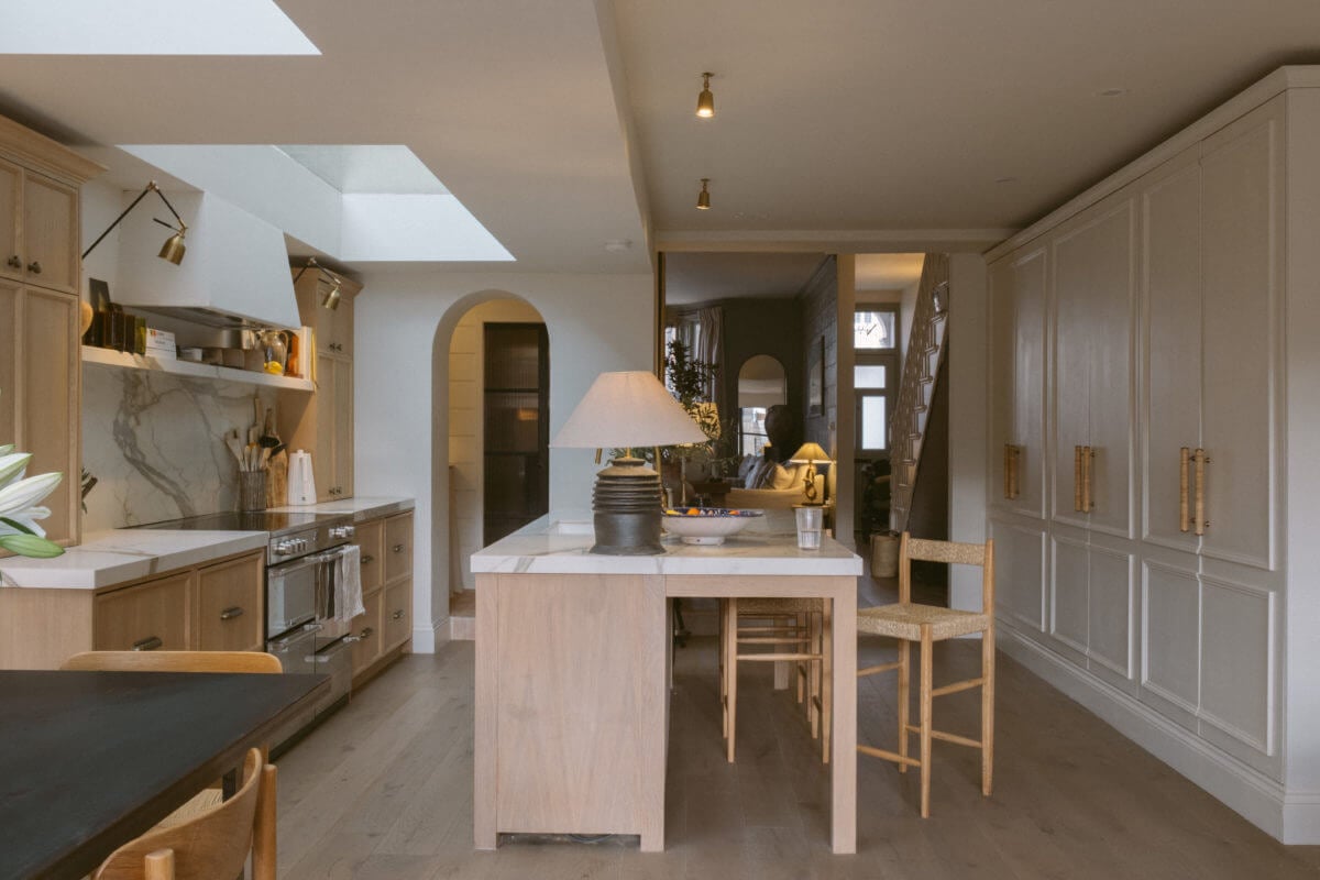 A Serene Renovated Victorian House in London 19 kitchen-american-solid-oak-cabinets-island-floor-to-ceiling-cabnets-nordroom