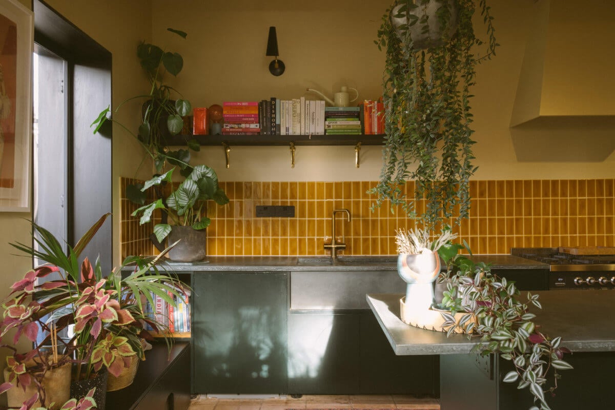 A Victorian House in London Decorated in Warm Color Tones 3 kitchen-black-cabinets-ochre-yellow-tiles-nordroom