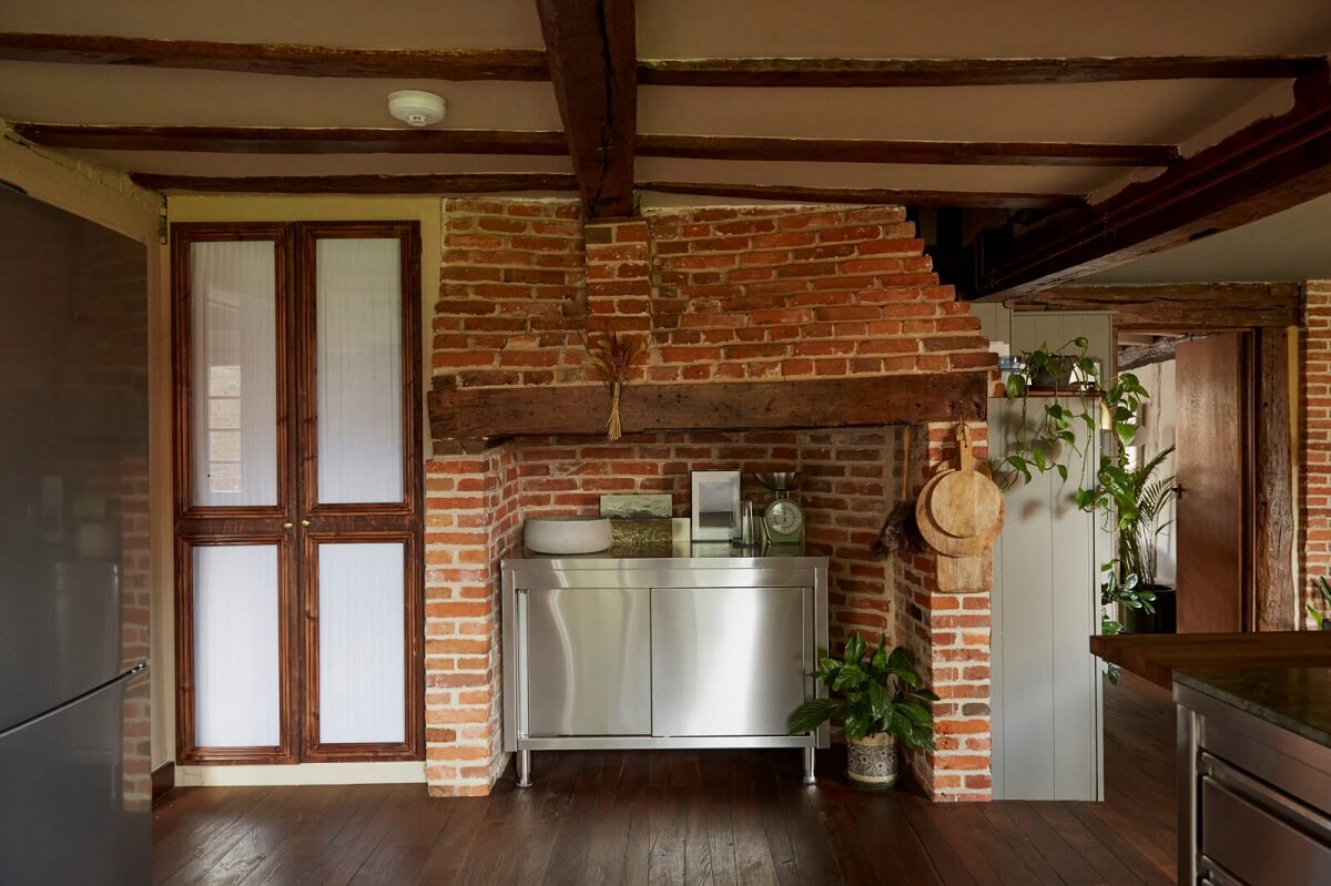 A Pink English Home That's Brimming with History 14 kitchen-exposed-brick-wall-wooden-beams-nordroom
