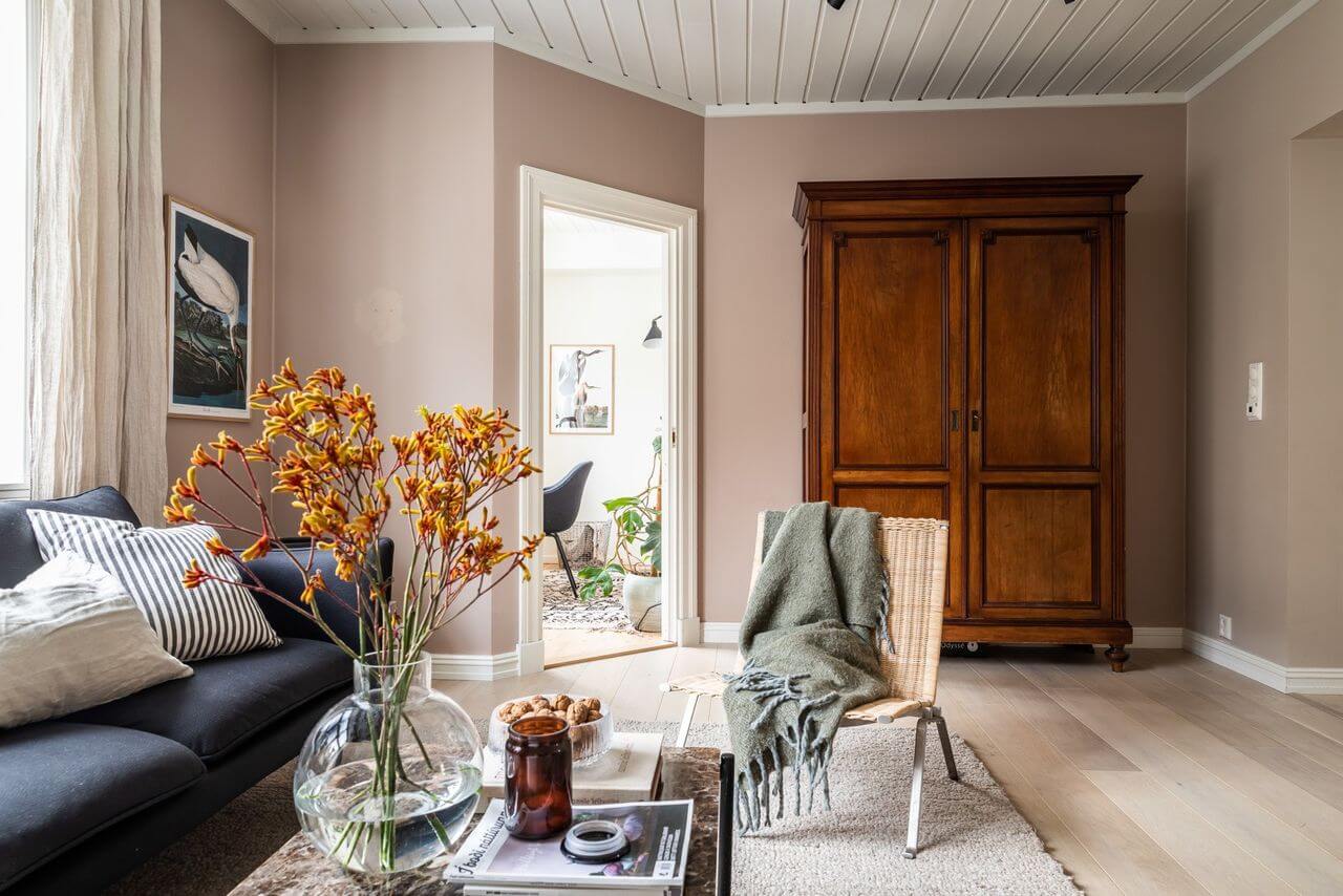 Soft Neutral Colors in a Norwegian Maisonette Home 4 living-room-beige-wals-antique-cabinets-nordroom