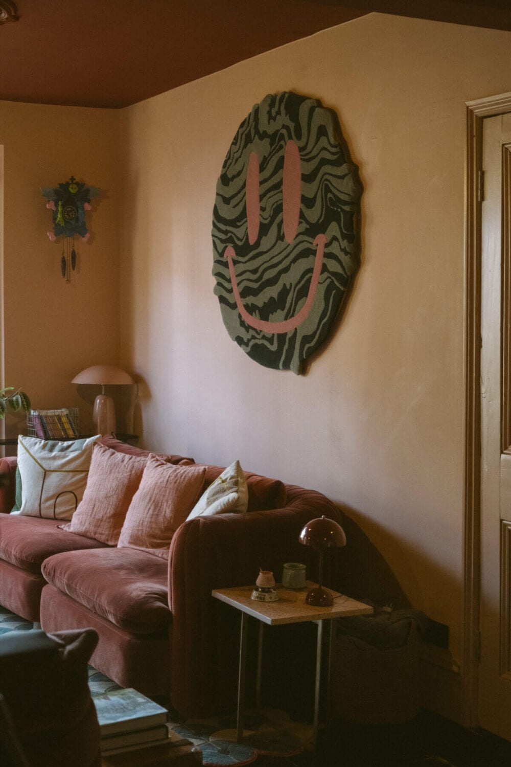 A Victorian House in London Decorated in Warm Color Tones 15 living-room-warm-pink-tons-nordroom