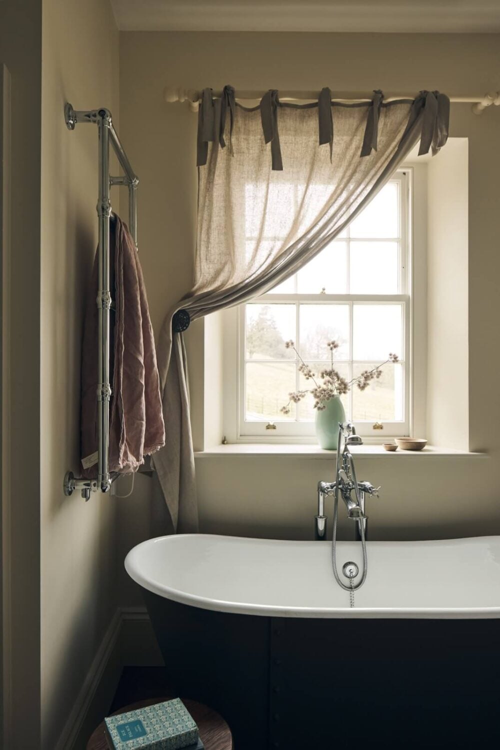 A Peaceful Georgian House in the English Countryside 16 master-bathroom-black-freestanding-bath-nordroom