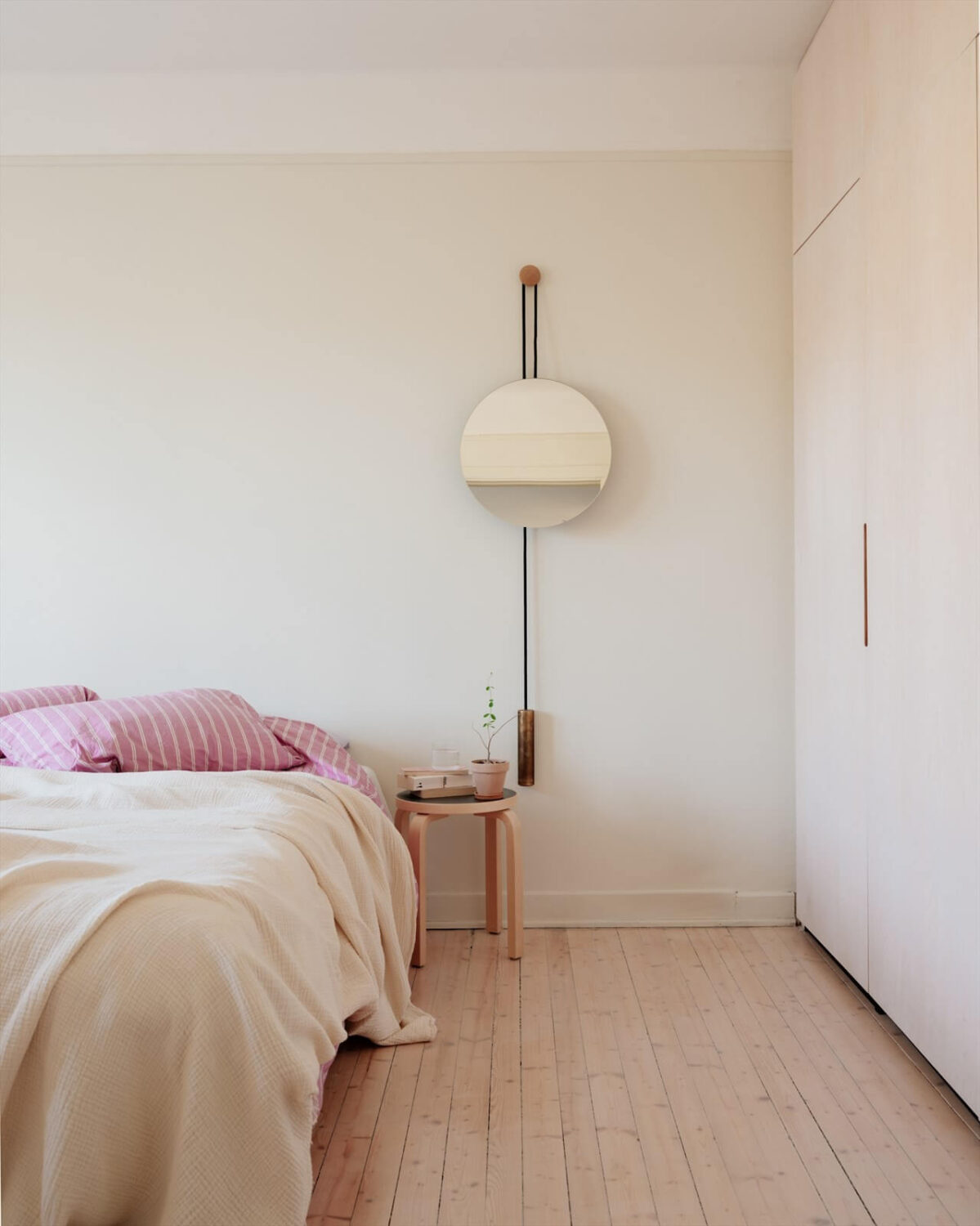 A Modern Oslo Apartment with Custom Furniture and Storage 11 minimalistic-bedroom-beige-walls-custom-built-in-wardrobes-nordroom