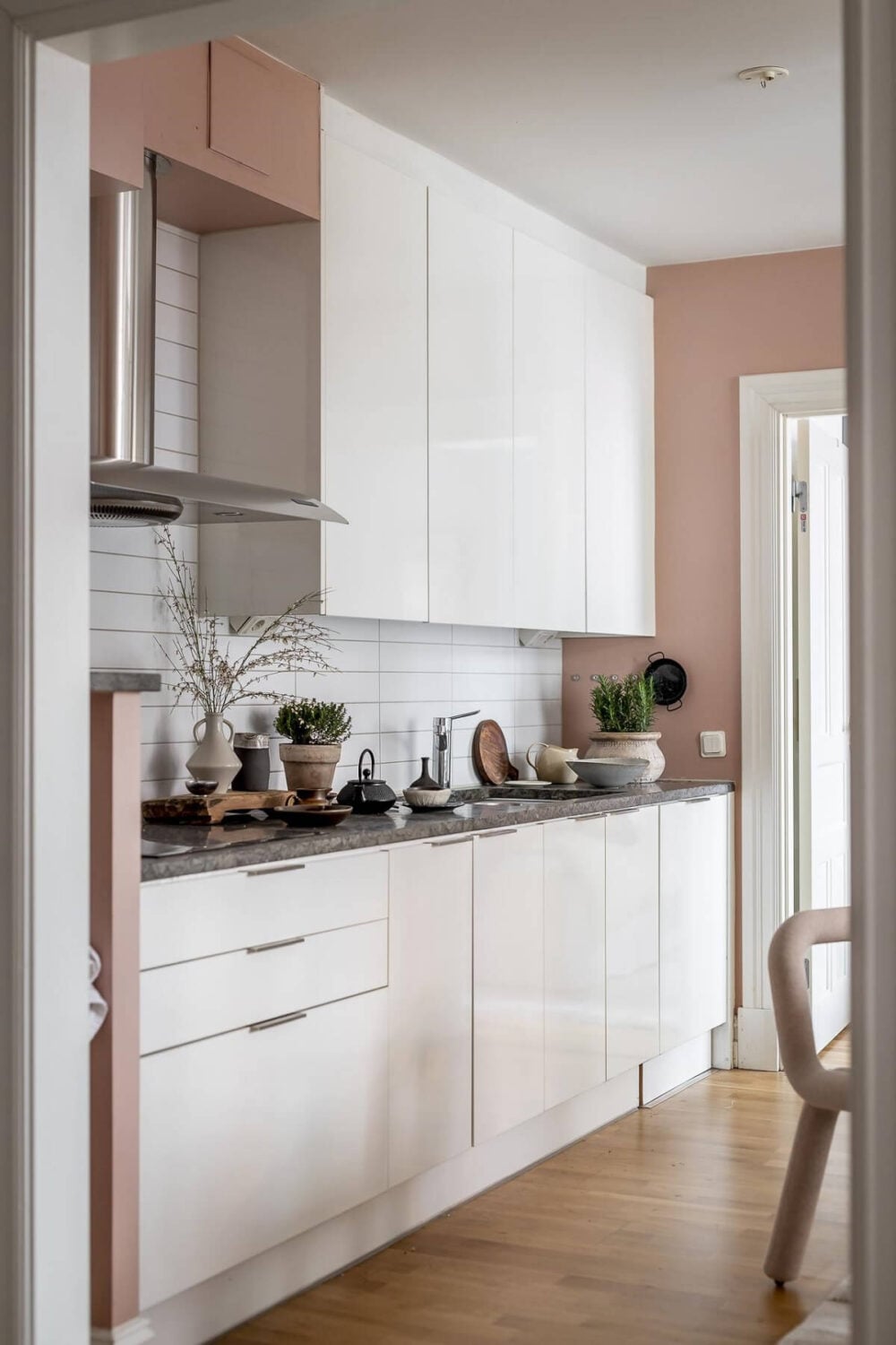 Layered Textiles and Dusty Colors in a Nordic Apartment 10 modern-white-cabinets-kitchen-dusty-pink-walls-nordroom