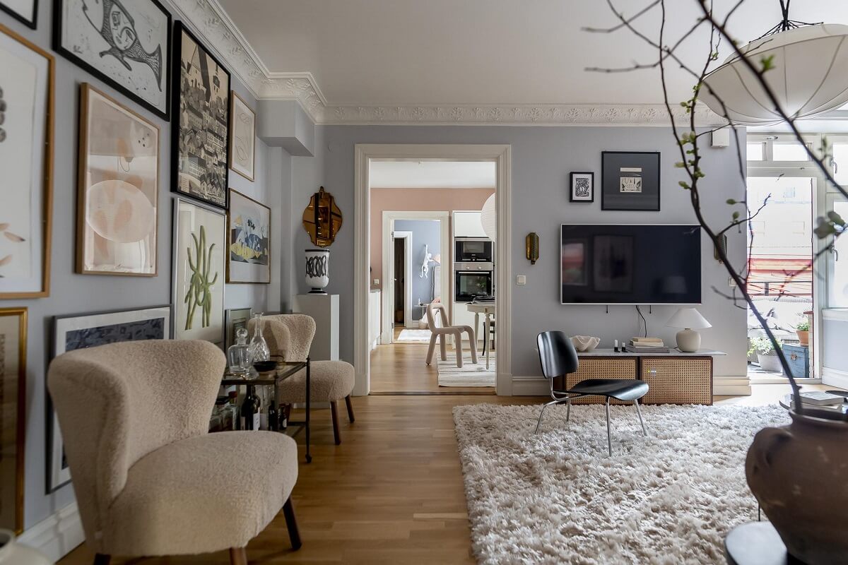 Layered Textiles and Dusty Colors in a Nordic Apartment 7 nordic-living-room-gallery-wall-large-rug-nordroom