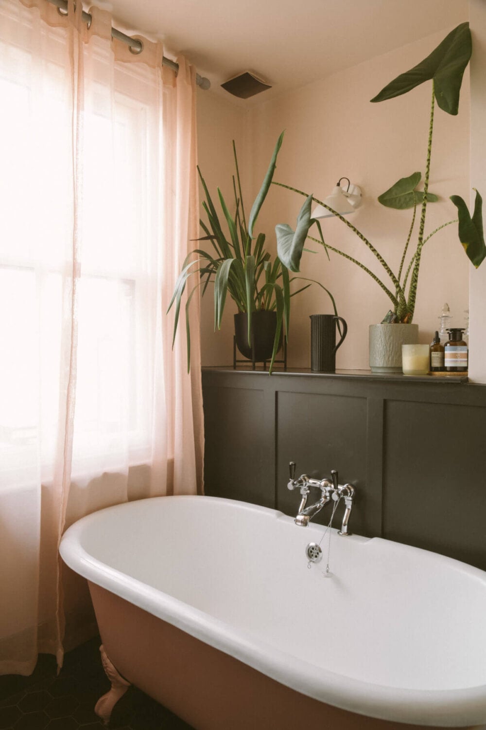 A Victorian House in London Decorated in Warm Color Tones 32 pink-clawfoot-bath-black-wood-panels-nordroom