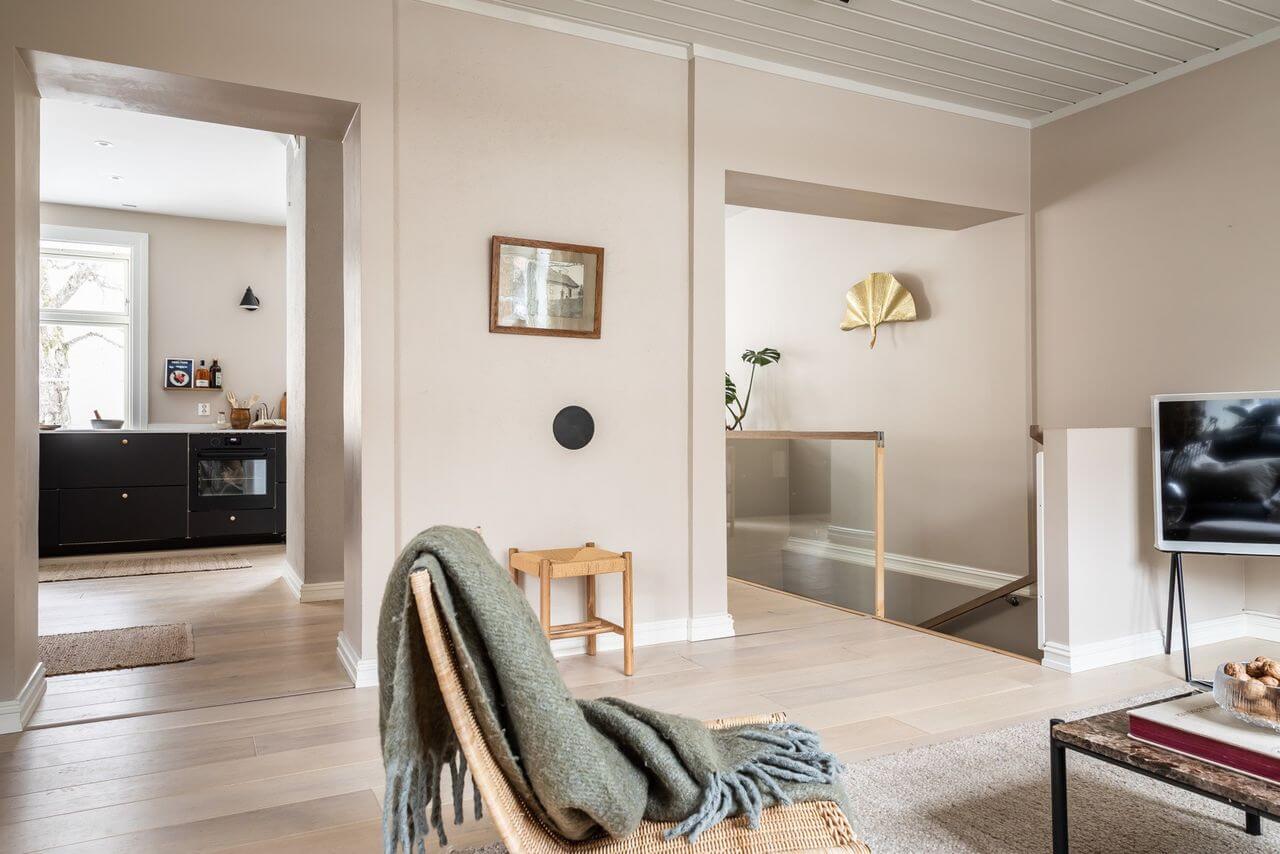 Soft Neutral Colors in a Norwegian Maisonette Home 5 scandinavian-living-room-neutral-colors-nordroom