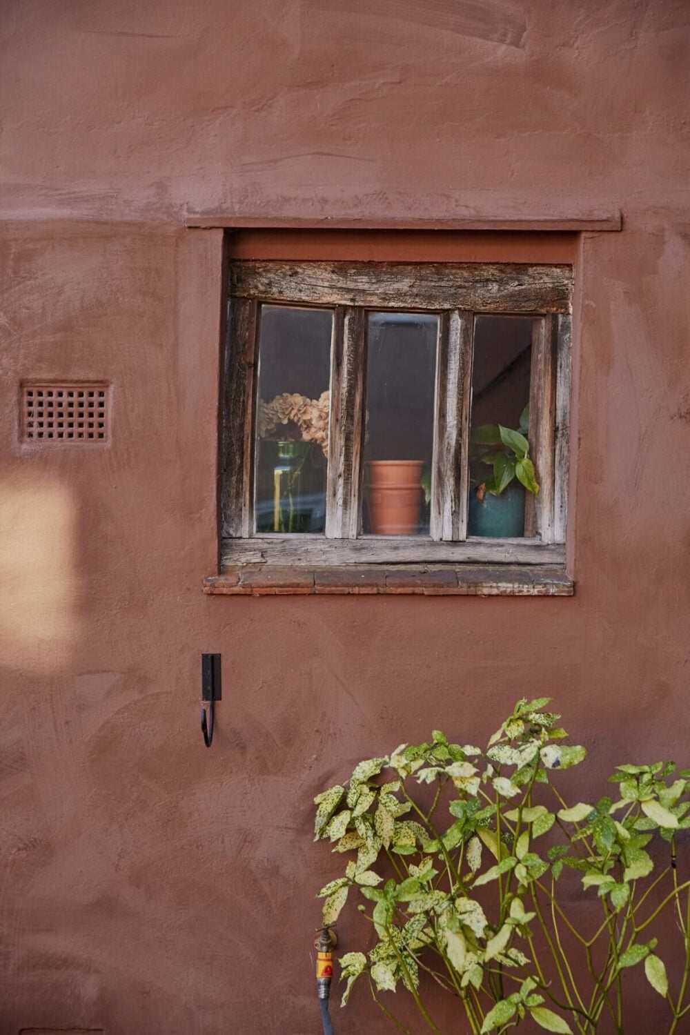 A Pink English Home That's Brimming with History 13 small-window-exterior-terracotta-pink-facade-nordroom